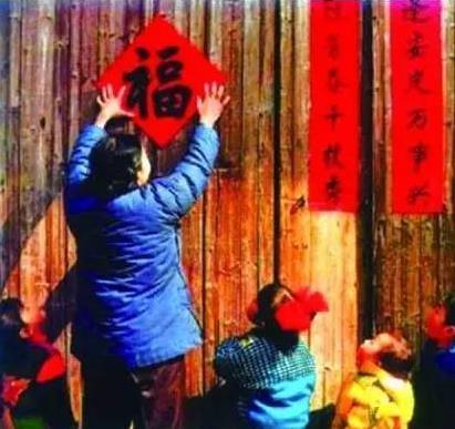 除夕贴福有讲究 正着贴?倒着贴?几点贴春联? 除夕贴福有讲究 正着贴?倒着贴?几点贴春联?